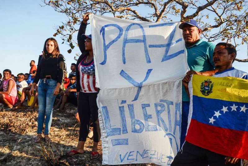  Mais cinco militares venezuelanos cruzam a fronteira com o Brasil