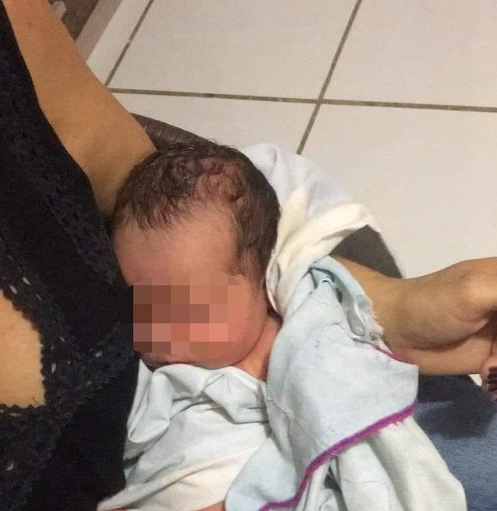  Recém-nascida é abandonada dentro de mochila em condomínio em Fortaleza
