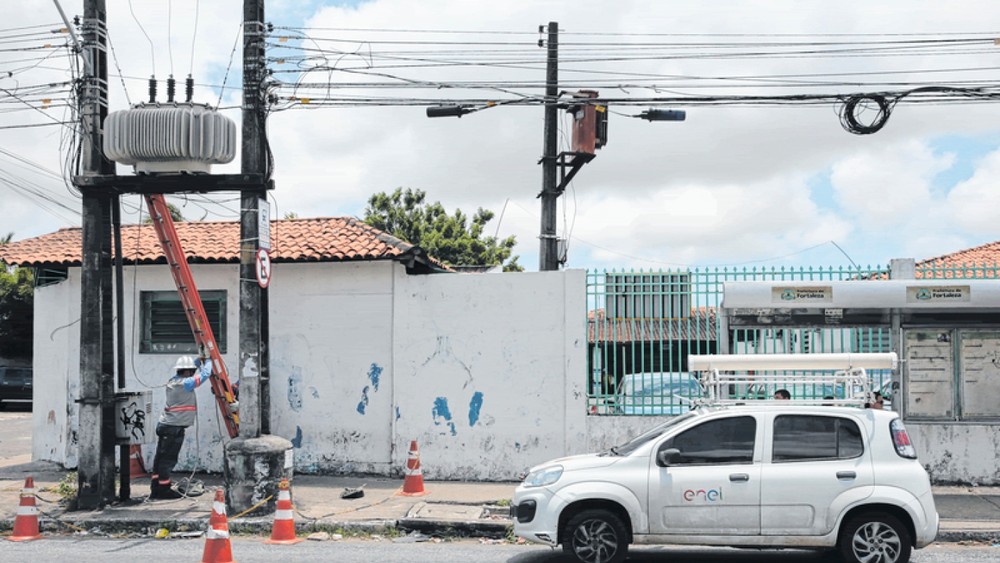  Reclamações sobre energia elétrica e saneamento básico crescem 53% em janeiro no Ceará