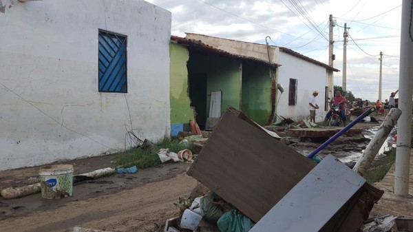  Agricultor perde sete casas destruídas pela forte chuva em Milhã.