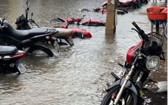  Crateús e Iguatu sofrem com as chuvas no começo de abril. (Vídeos)