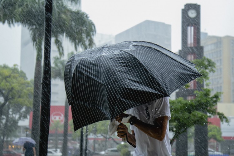  Santa Quitéria e mais 60 cidades cearenses estão em ‘perigo potencial de chuvas’ e têm risco de ventos fortes.