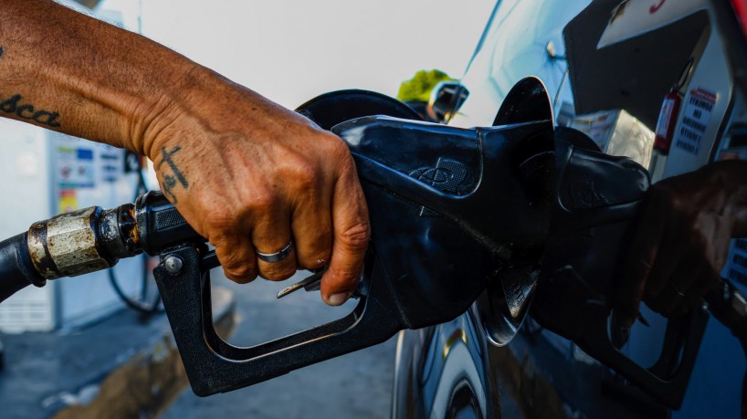  Preço da gasolina no Ceará cai 2,17%. Em Santa Quitéria chega a R$ 6,09.