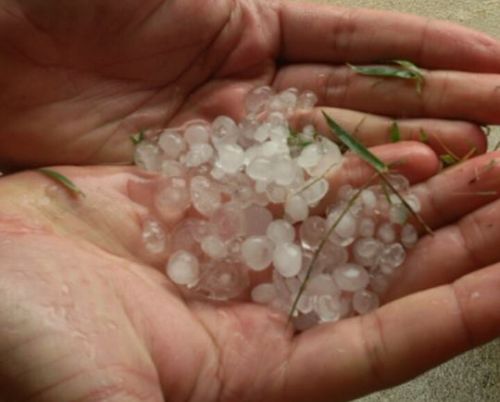  Chuva de granizo assusta moradores de Ubajara.