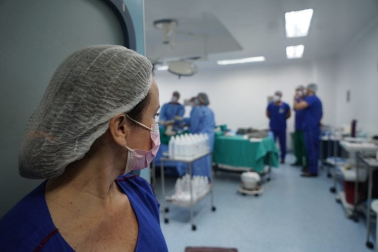  Cirurgias Eletivas: Governo do Ceará lança edital para seleção de profissionais em cirurgias ortopédicas.