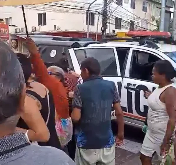  Mulher dá à luz no meio da rua no centro de Caucaia, no Ceará.