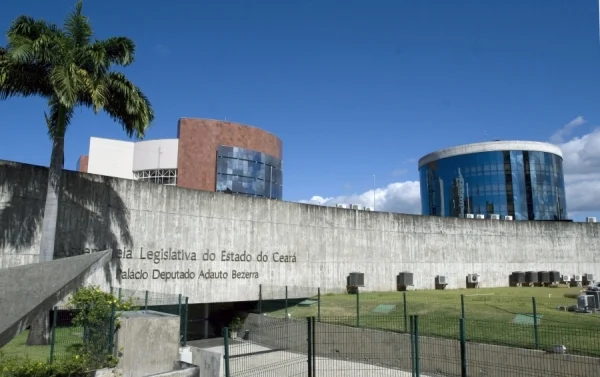  Ceará Acolhe: Assembleia Legislativa aprova criação do programa estadual para ajudar crianças que ficaram órfãs na pandemia.