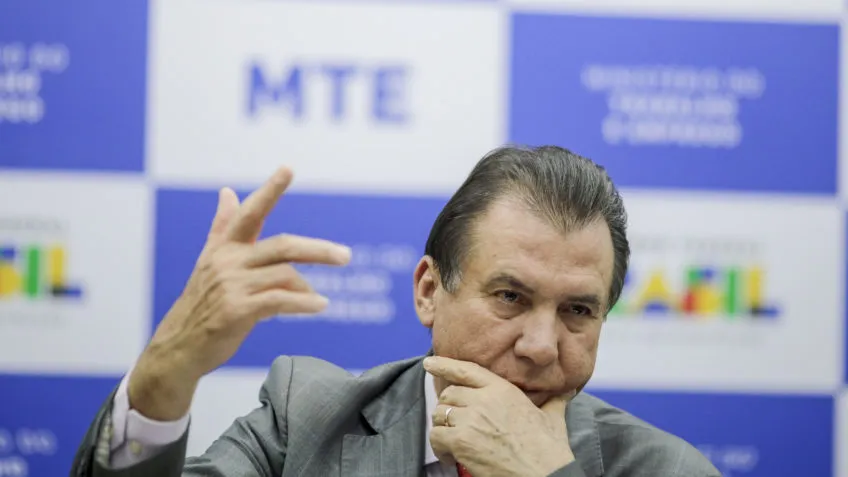  Ministro do Trabalho antecipa medidas: taxação de super-ricos e IR isento até R$ 5 mil.