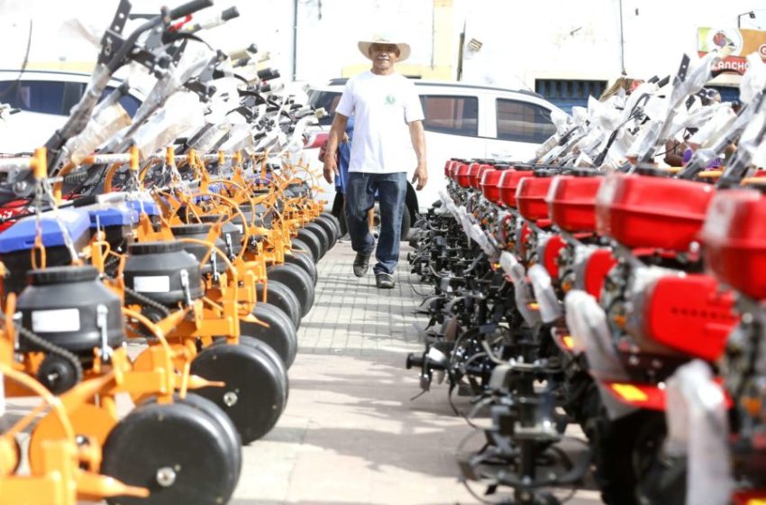  Santa Quitéria e mais 84 municípios cearenses recebem 270 motocultivadores para produção rural.
