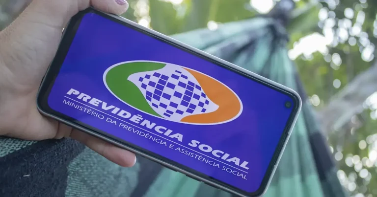  Ministro da Previdência Social diz que não há prazo-limite para que os beneficiários busquem o ressarcimento dos descontos indevidos do INSS.