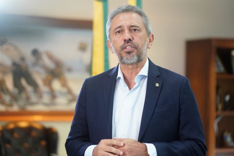  Elmano de Freitas se pronuncia pelas redes sociais sobre impacto do “tarifaço” dos EUA.