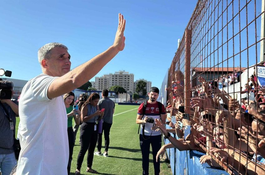  ‘Eu fiz o máximo possível’, diz Vojvoda ao se despedir da torcida do Fortaleza no Pici.