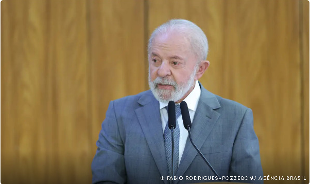  Lula veta aumento de número de deputados na Câmara.